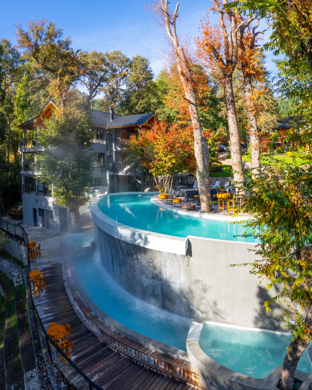 Dos piscinas climatizadas en medio del bosque